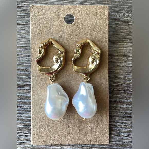 Pearl stud earrings A23 - Picture 2 of 5